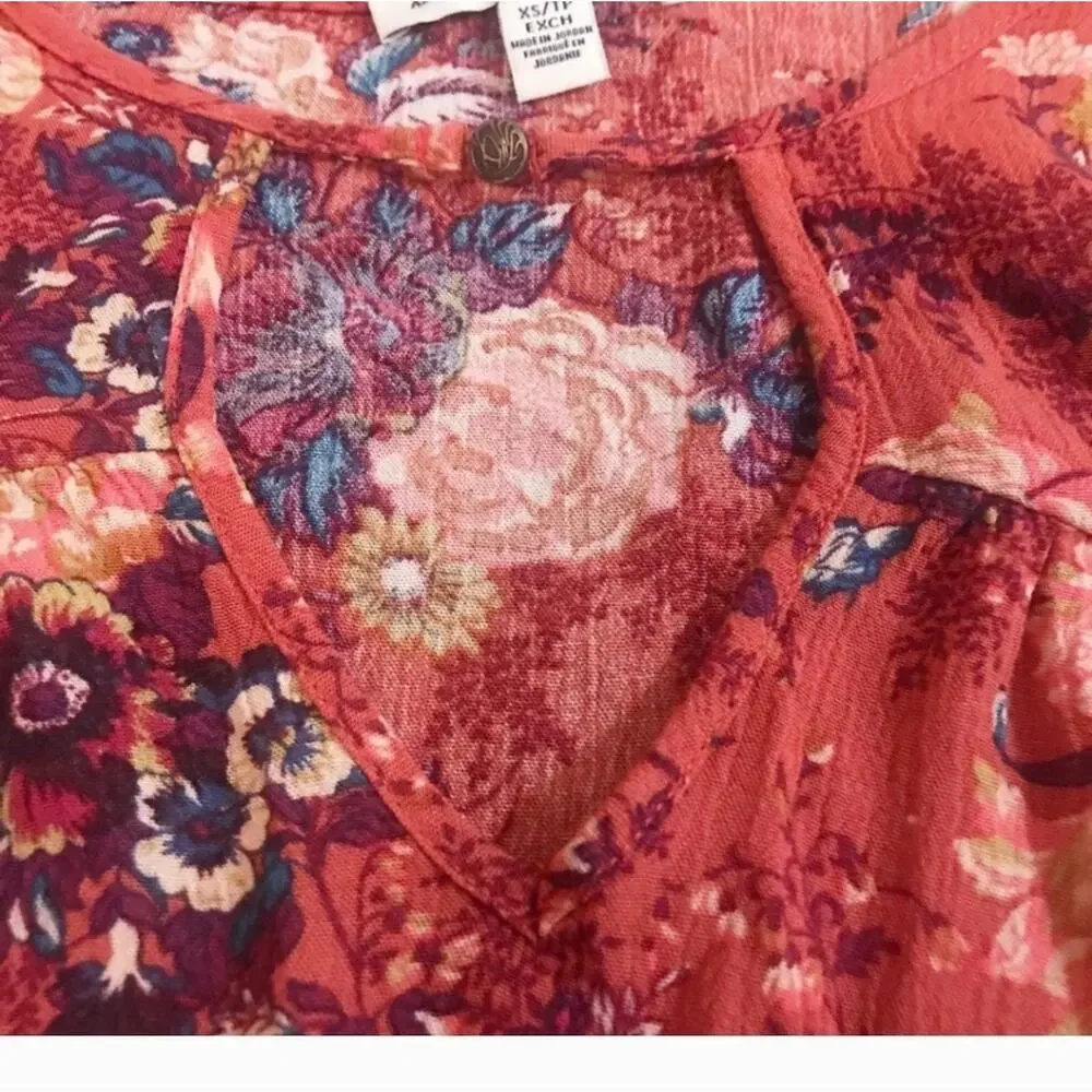 American Eagle Burnt Orange Colored Floral Blouse with Key Hole Opening XS